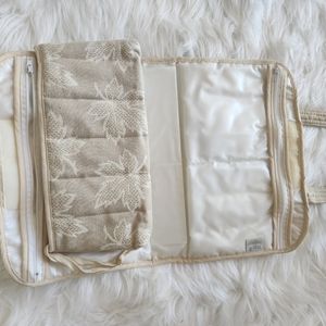 Travel toiletry case